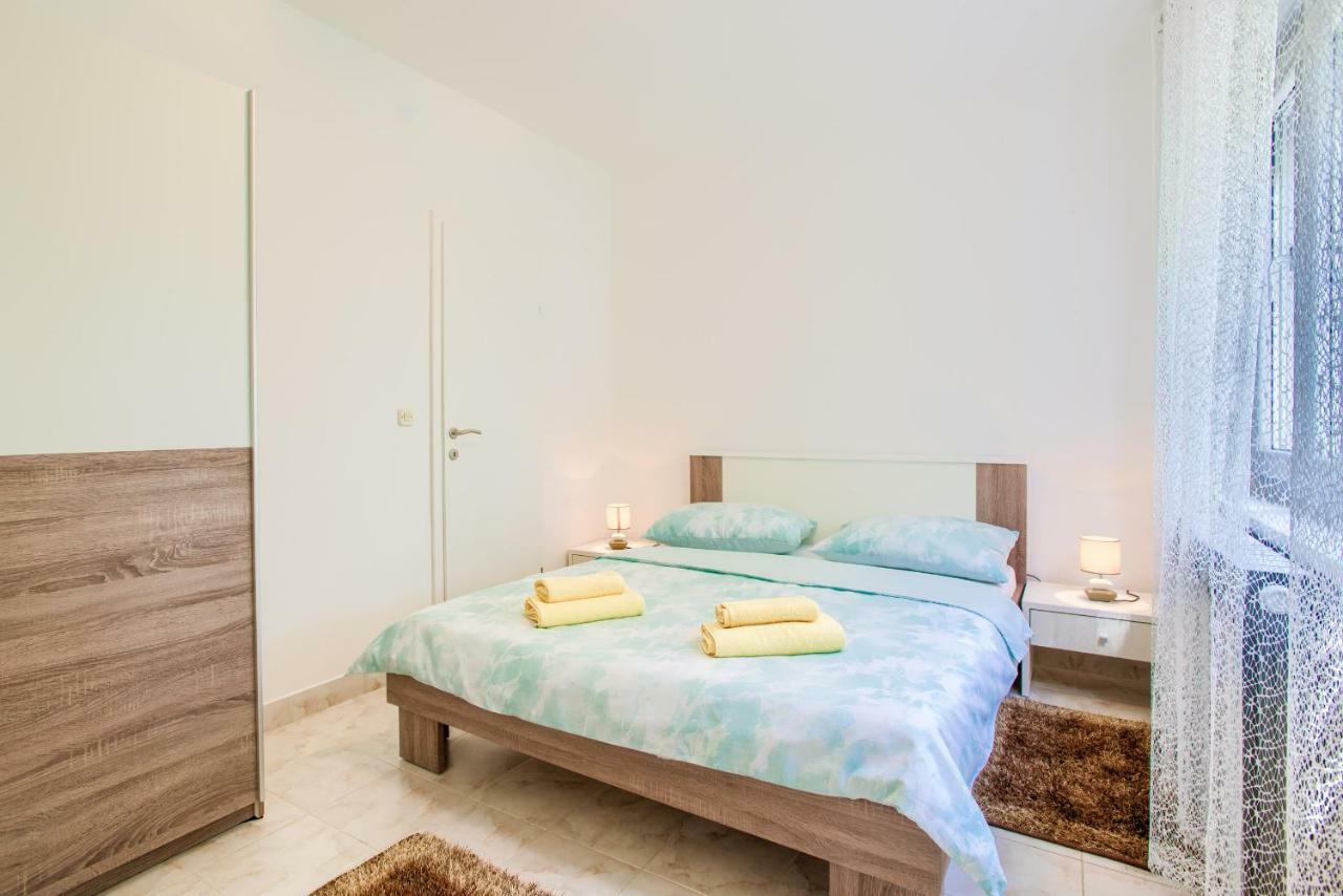 Apartman Paola Pula Eksteriør billede