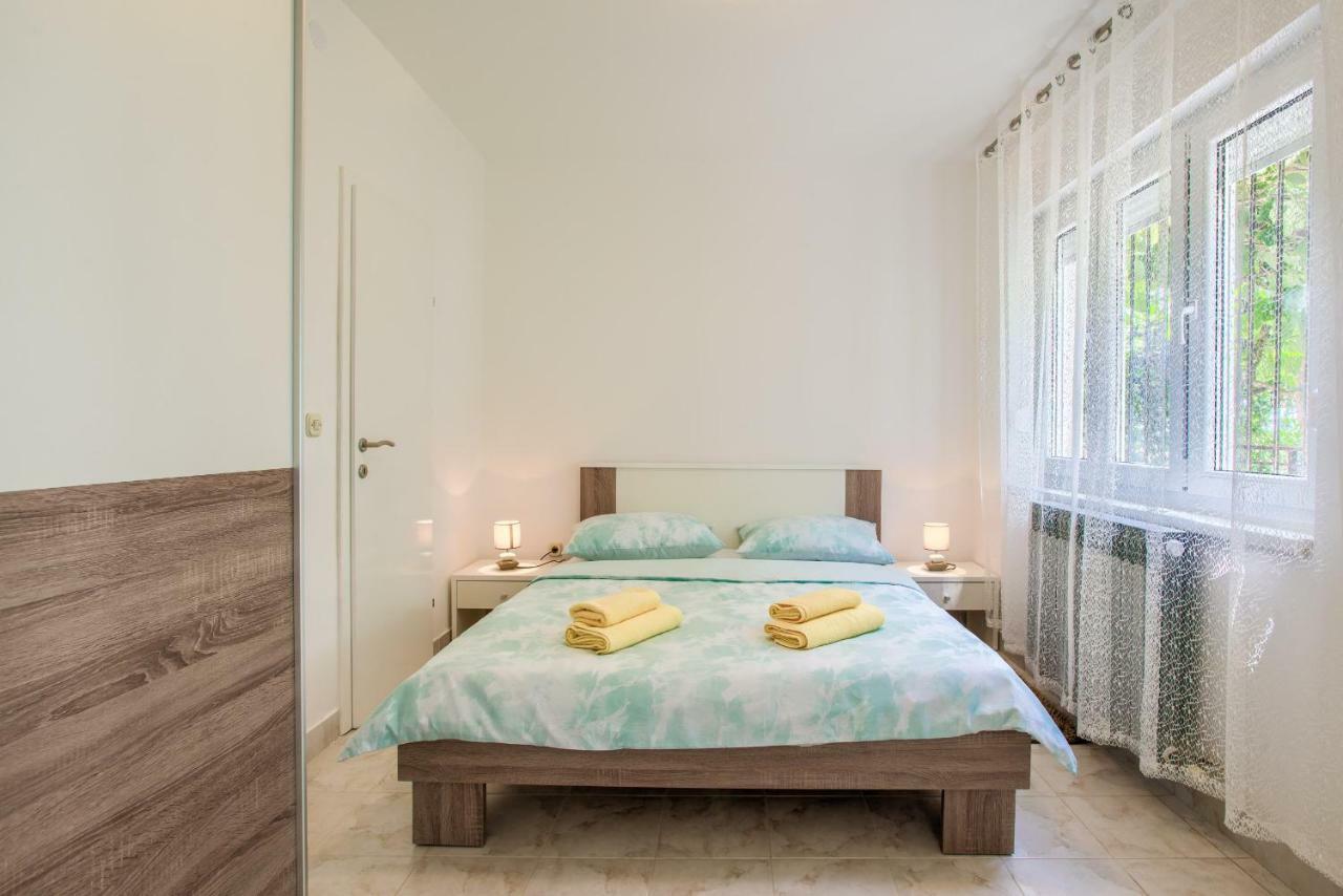 Apartman Paola Pula Eksteriør billede