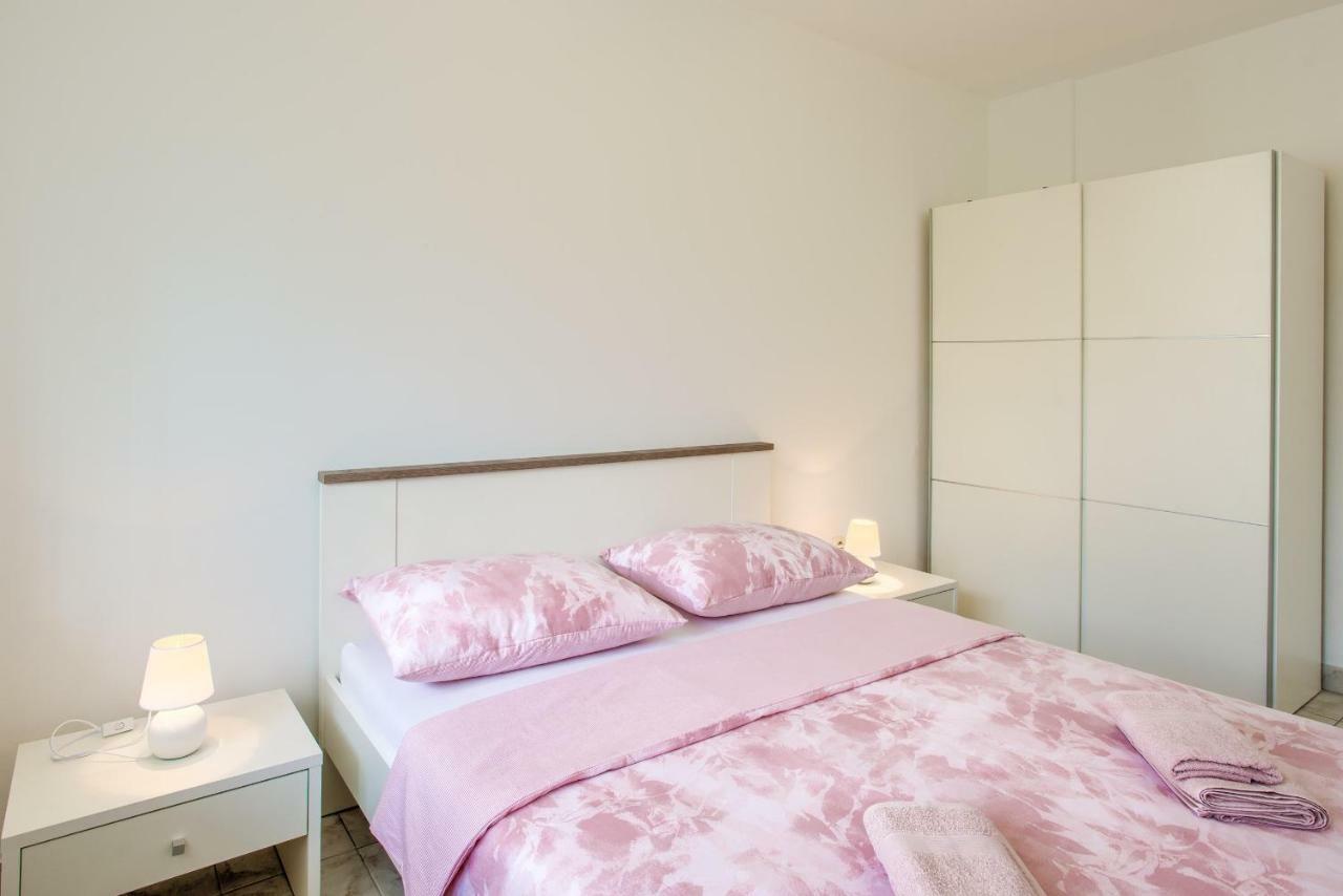 Apartman Paola Pula Eksteriør billede